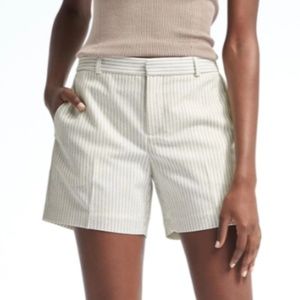 NWT Banana Republic White Pinstripe Shorts Size 4